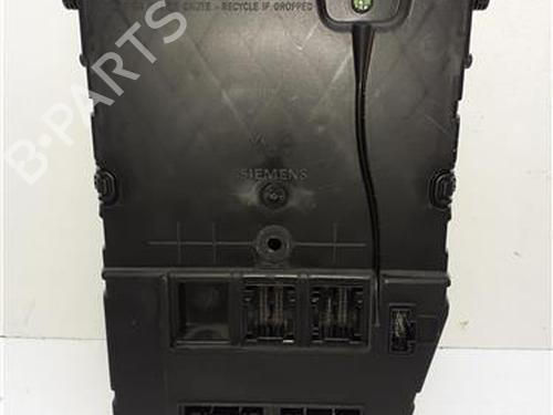 fuse-box-renault-scenic-ii-jm01_-2003-2004-2005-2006-2007-2008-2009-2010-38358938 main image