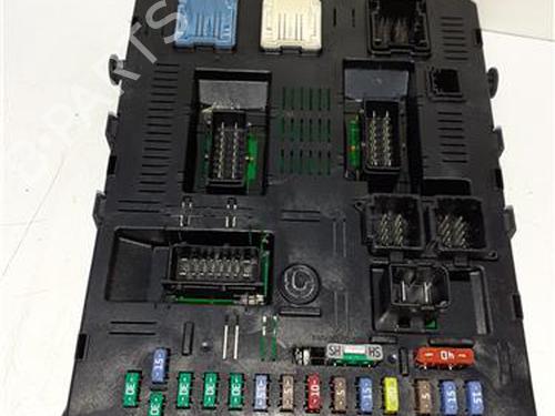 Used Fuse box Fuse box 38362780 38362780