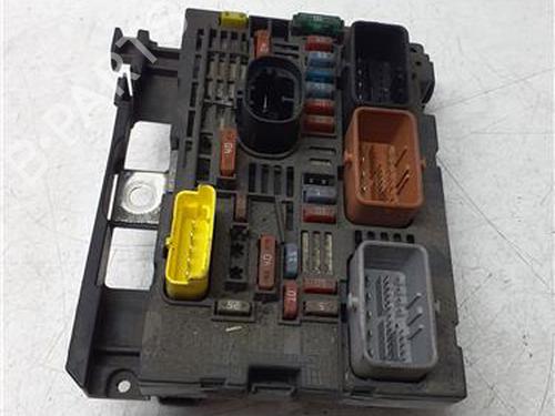 Used Fuse box Fuse box 38365835 38365835