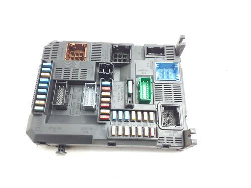 Used Fuse box Fuse box 39074928 39074928