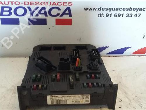 Used Fuse box Fuse box 38407572 38407572