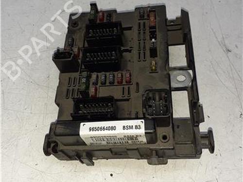 Used Fuse box Fuse box 38362429 38362429