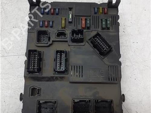 Used Fuse box Fuse box 39434674 39434674