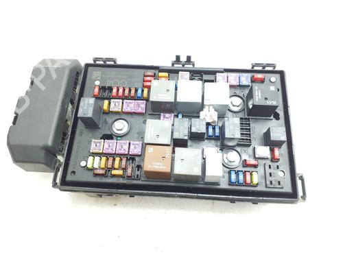 Used Fuse box Fuse box 38335380 38335380