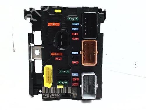Used Fuse box Fuse box 38391737 38391737