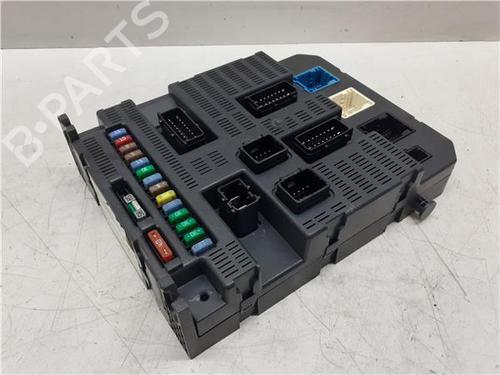 Used Fuse box Fuse box 38360820 38360820