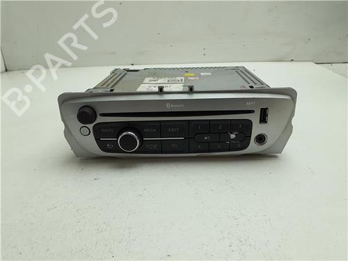 bilradio-renault-megane-iv-saloon-2016-38367808 main image