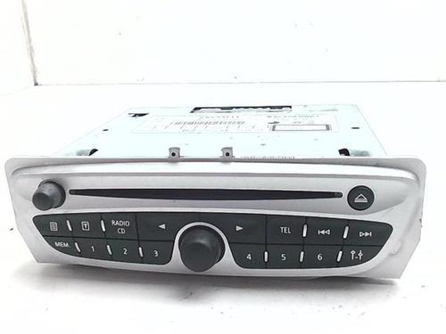 bilradio-renault-megane-ii-saloon-lm01_-2003-38385329 main image