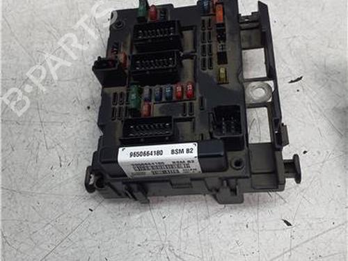Used Fuse box Fuse box 38366561 38366561