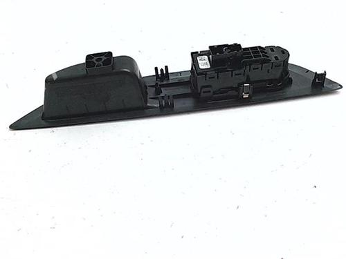 Venstre fortil elrude kontakt Venstre fortil elrude kontakt PEUGEOT 208 I (CA_, CC_) 1.5 BlueHDI 100 (102 hp) 39721903 39721903