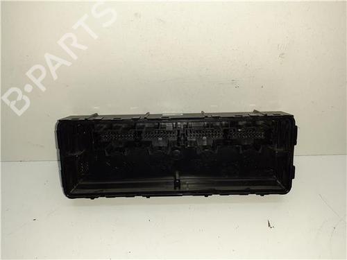 Used Fuse box Fuse box 38356841 38356841