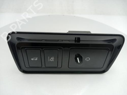 switch-jaguar-f-pace-x761-2015-40313465 main image