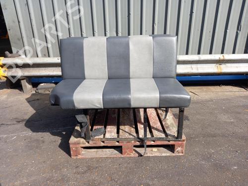Used Rear seat (2nd row) Rear seat (2nd row) FORD TRANSIT Van (FA_ _) 2.4 DI (FAA_, FAB_, FAC_, FAD_) (90 hp) 40335703 40335703