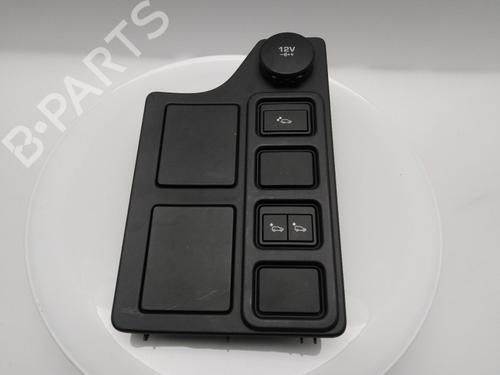 switch-land-rover-discovery-v-l462-2016-40344688 main image