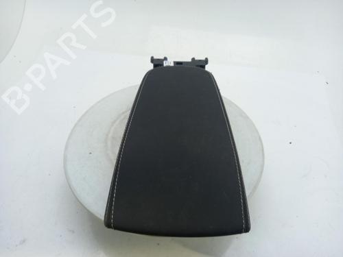 armrest-center-console-volvo-xc40-536-2017-40305862 main image