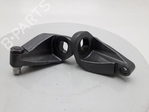 hingedoor-check-strap-aston-martin-db11-vantage-2016-40341838 main image