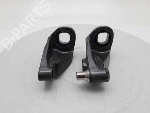 hingedoor-check-strap-aston-martin-db11-vantage-2016-40341839 main image
