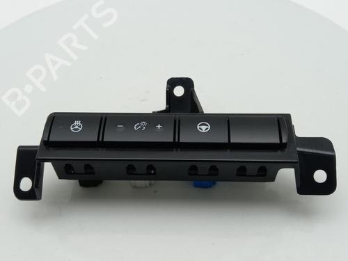 switch-nissan-juke-f16_-2019-40302865 main image