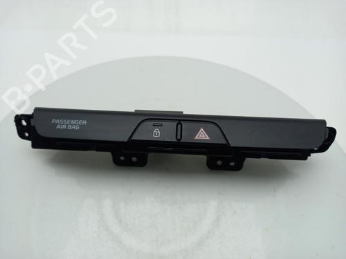 switch-kia-stonic-yb-2017-40333904 main image
