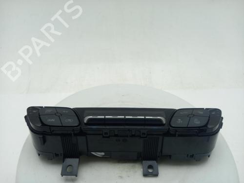 climate-control-toyota-c-hr-_x1_-2016-40312434 main image