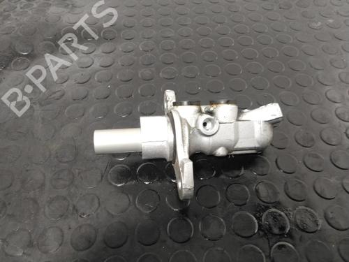 brake-master-cylinder-mercedes-benz-cla-coupe-c117-2013-2014-2015-2016-2017-2018-2019-40344865 main image