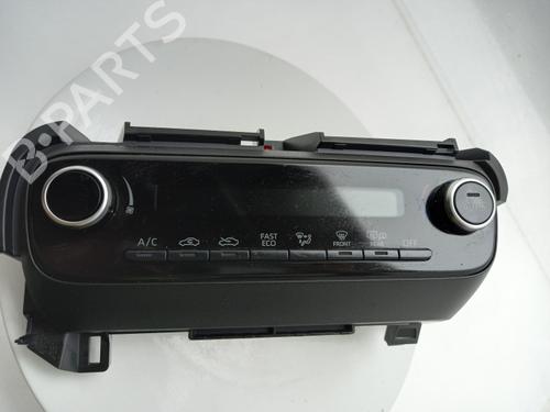 climate-control-toyota-yaris-_p21_-_pa1_-_ph1_-2020-40329991 main image