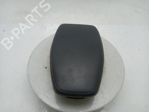 armrest-center-console-nissan-juke-f16_-2019-40311928 main image