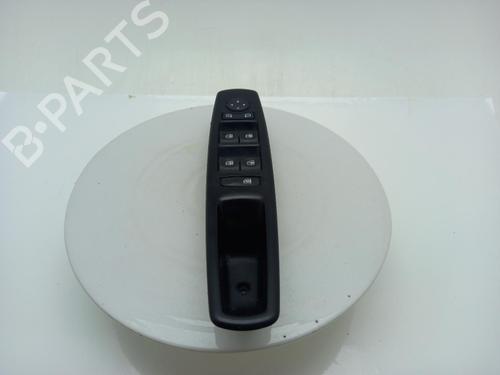 switch-renault-megane-iii-hatchback-bz01_-b3_-2008-40321313 main image