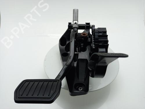 pedal-tesla-model-3-5yj3-2017-40330429 main image
