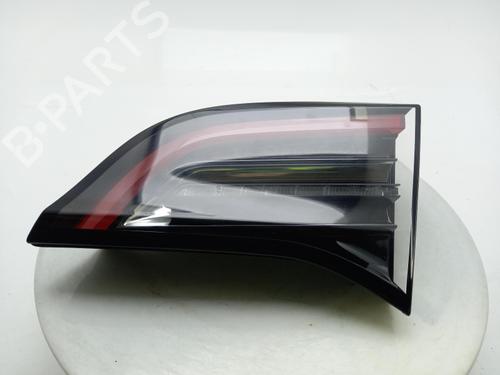 Used Right taillight Right taillight TESLA MODEL 3 (5YJ3) EV AWD (482 hp) 40328082 40328082