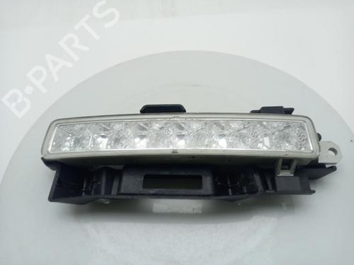 right-daytime-light-peugeot-108-2014-40325930 main image