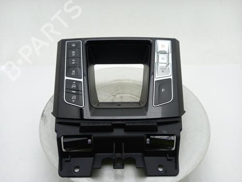 gear-lever-jaguar-i-pace-x590-2018-40304602 main image