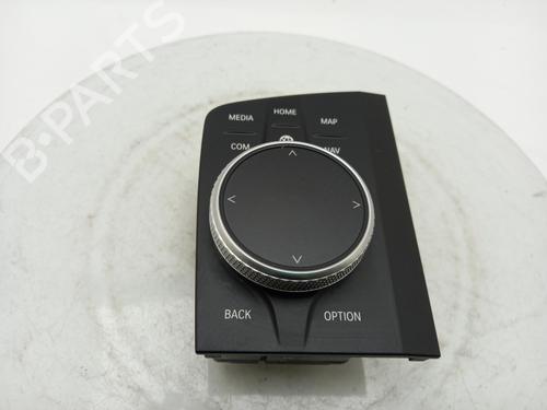 switch-bmw-3-g20-g80-g28-2018-40336709 main image