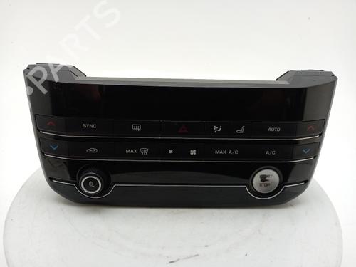 climate-control-jaguar-f-pace-x761-2015-40336222 main image