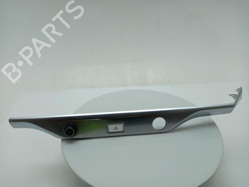 warning-switch-jaguar-i-pace-x590-2018-40308239 main image