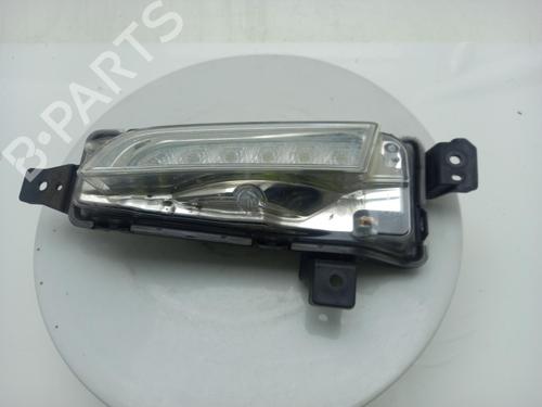 right-daytime-light-suzuki-vitara-ly-2015-40317670 main image