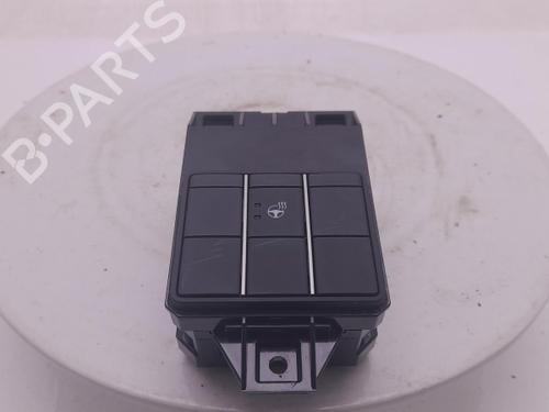 switch-lexus-ux-_aa1_-_ah1_-_ma1_-2018-40301585 main image