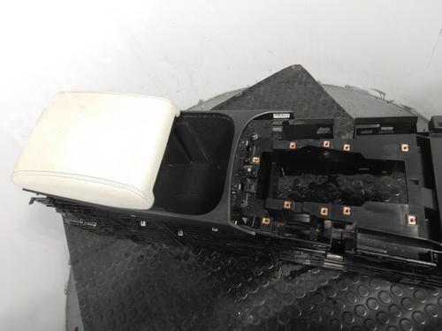 Used Armrest / Center console Armrest / Center console JAGUAR E-PACE (X540) 2.0 D180 AWD (179 hp) 40345558 40345558