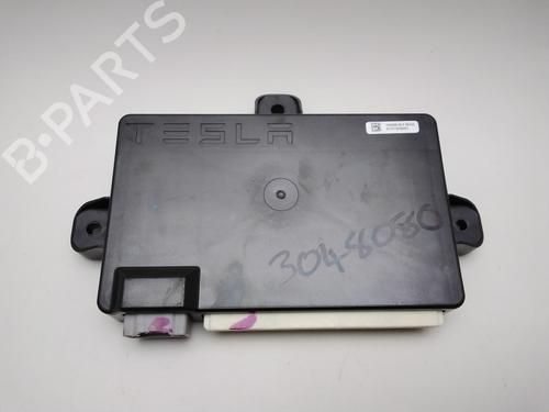Used Engine control unit (ECU) Engine control unit (ECU) TESLA MODEL X (5YJX) 75D AWD (525 hp) 40347051 40347051