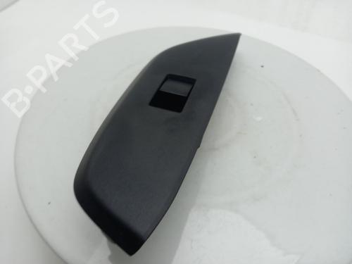 Used Switch Switch TOYOTA YARIS CROSS (MXP_) 1.5 Hybrid (MXPJ10) (116 hp) 40325945 40325945
