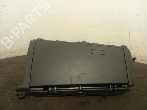 glove-box-toyota-c-hr-_x1_-2016-40314040 main image
