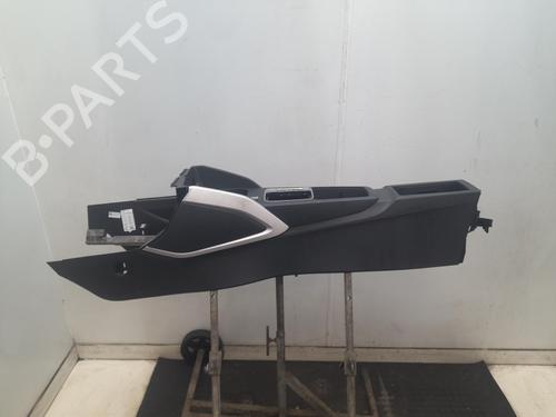 middle-console-audi-q2-gab-gag-2016-40306565 main image