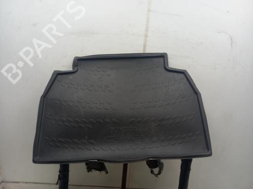 luggage-compartment-floor-toyota-c-hr-_x1_-2016-40301663 main image