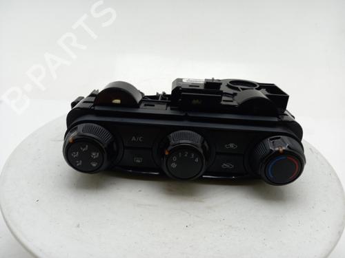 climate-control-nissan-juke-f16_-2019-40312793 main image