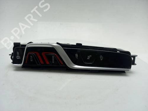 switch-bmw-5-g30-f90-2016-40317133 main image
