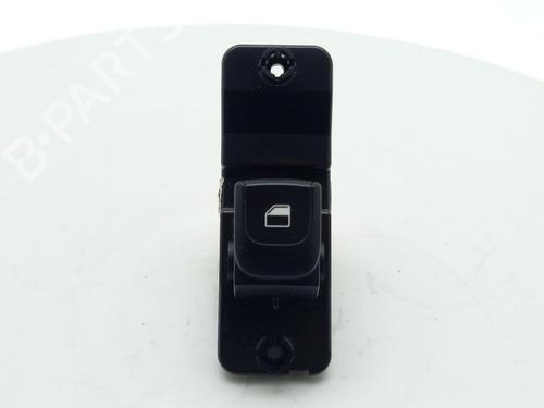 switch-kia-stonic-yb-2017-40323417 main image