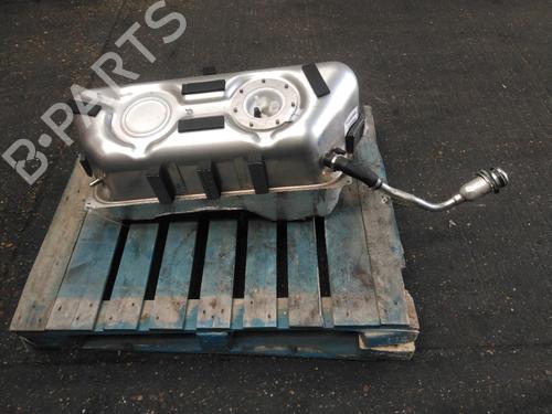 fuel-tank-aston-martin-db11-vantage-2016-40341840 main image