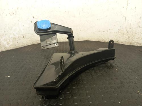 windscreen-washer-tank-porsche-macan-95b-2014-40307488 main image