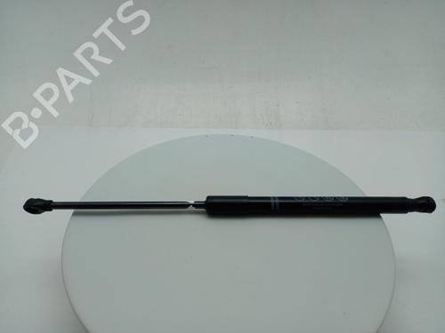 tailgate-lift-support-toyota-yaris-_p21_-_pa1_-_ph1_-2020-40308268 main image