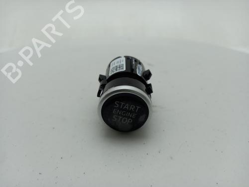 switch-audi-a3-sportback-8ya-8yf-2019-40308605 main image